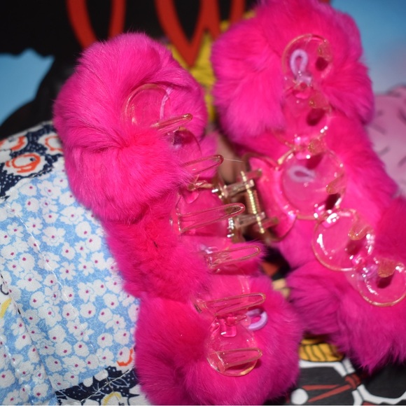 Pink Fluffy Puff Claw Clip - Picture 4 of 5